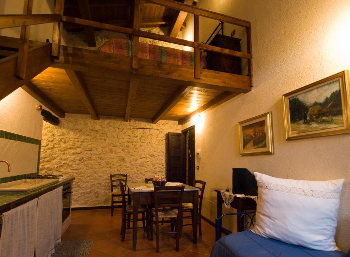 La Casa Su Le Dimore Del Borgo Aparthotel ซานโตสเตฟาโน ดิ เซสซานีโอ ภายนอก รูปภาพ