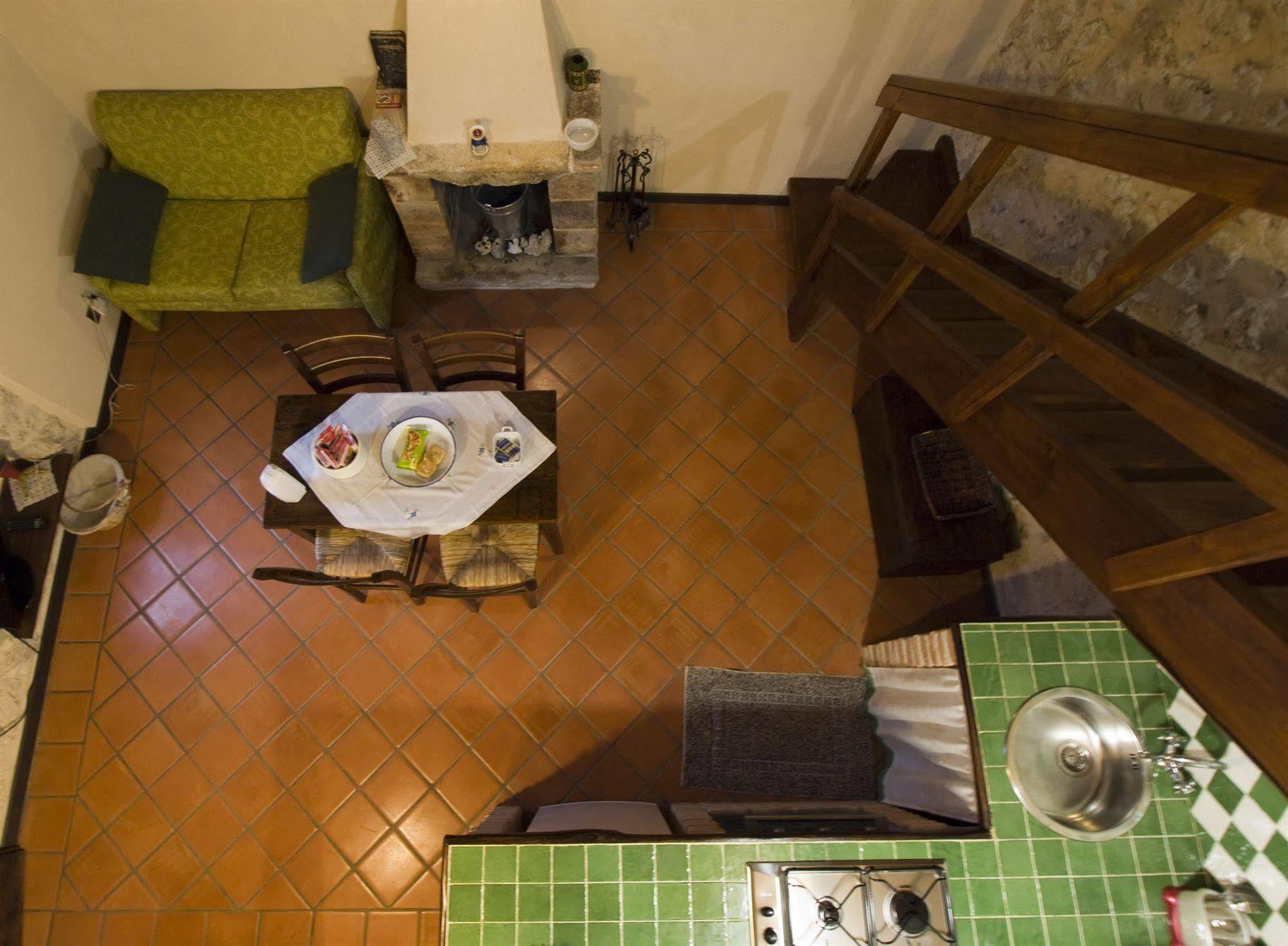 La Casa Su Le Dimore Del Borgo Aparthotel ซานโตสเตฟาโน ดิ เซสซานีโอ ภายนอก รูปภาพ