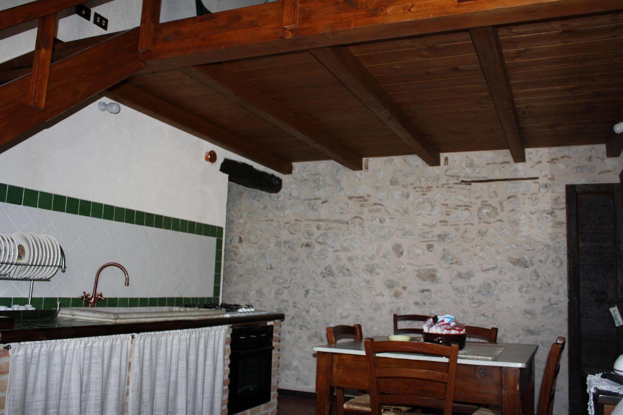La Casa Su Le Dimore Del Borgo ซานโตสเตฟาโน ดิ เซสซานีโอ ภายนอก รูปภาพ