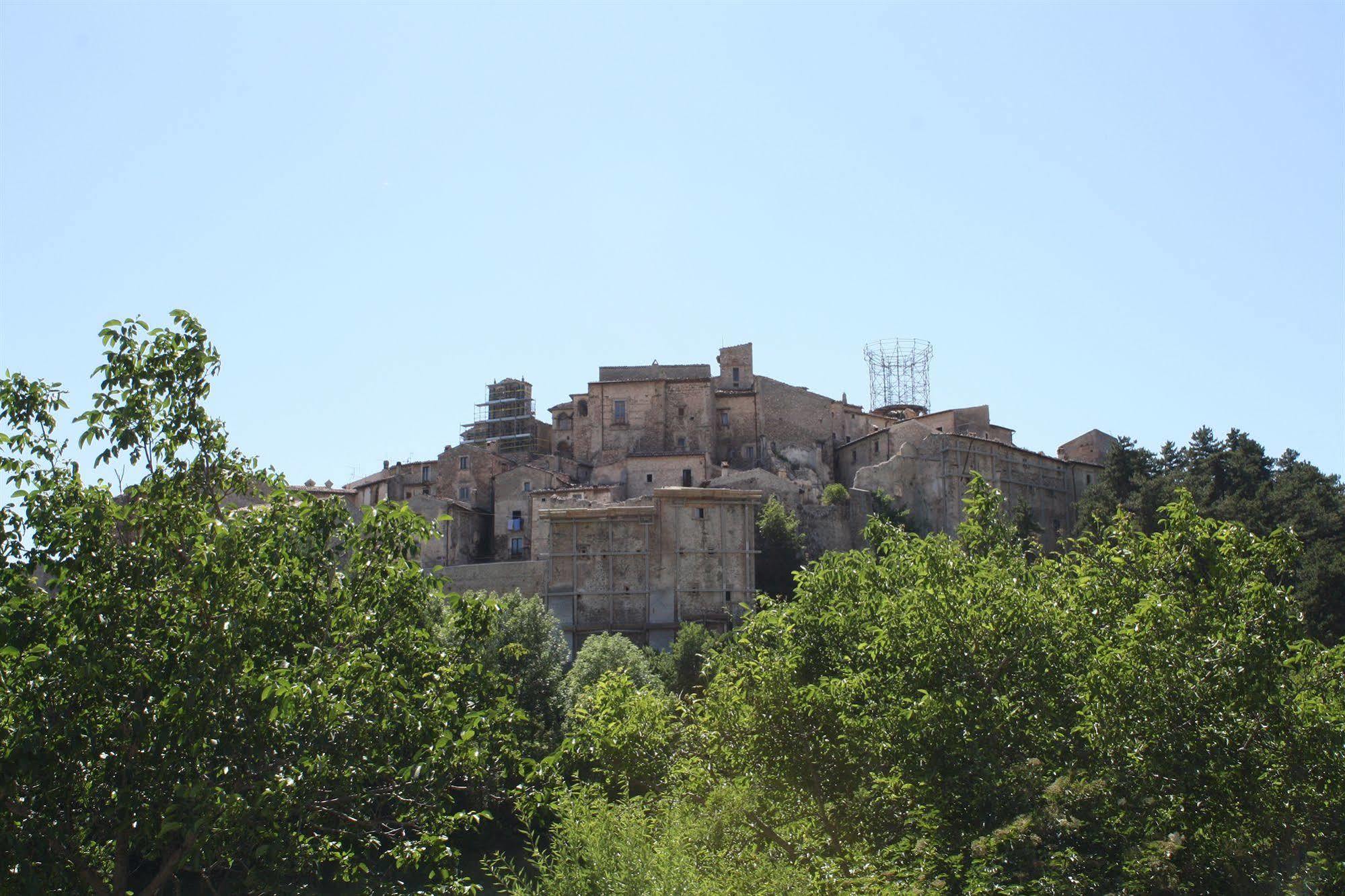 La Casa Su Le Dimore Del Borgo Aparthotel ซานโตสเตฟาโน ดิ เซสซานีโอ ภายนอก รูปภาพ